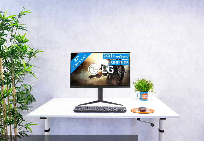 LG UltraGear 27GR83Q-B visual Coolblue 1