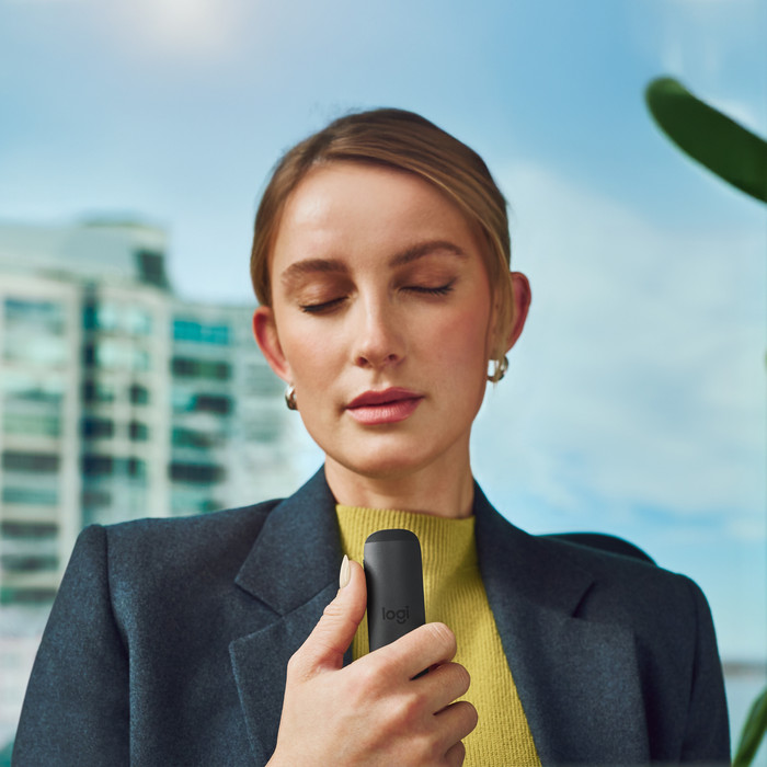 Logitech Spotlight 2 Kabelloser Presenter Schwarz produkt in gebrauch