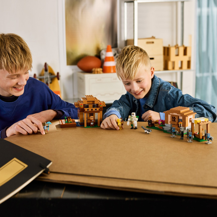 LEGO Minecraft Angriff des Magiers auf das Dorf 21596 produkt in gebrauch