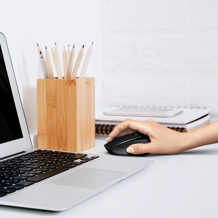 Logitech M330 Silent Plus Kabellose Maus Schwarz produkt in gebrauch