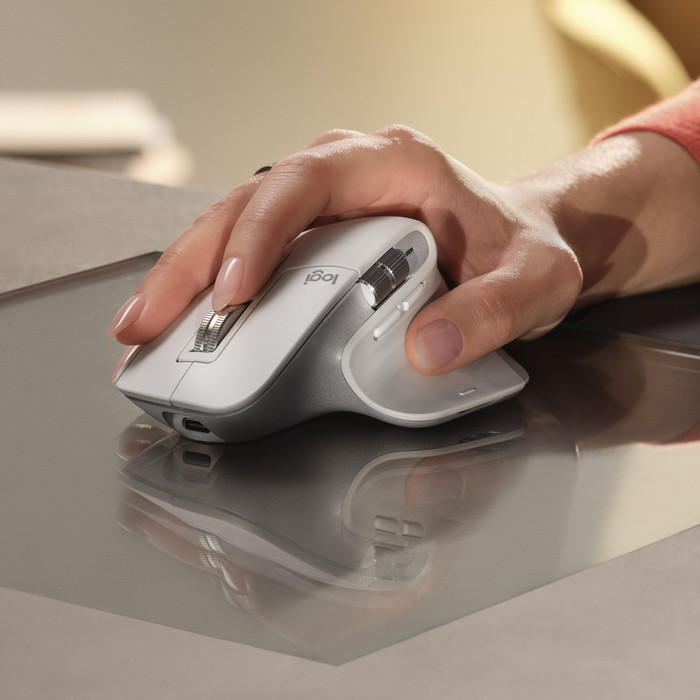 Logitech MX Keys S QWERTZ + Logitech MX Master 3S Grafit produkt in gebrauch