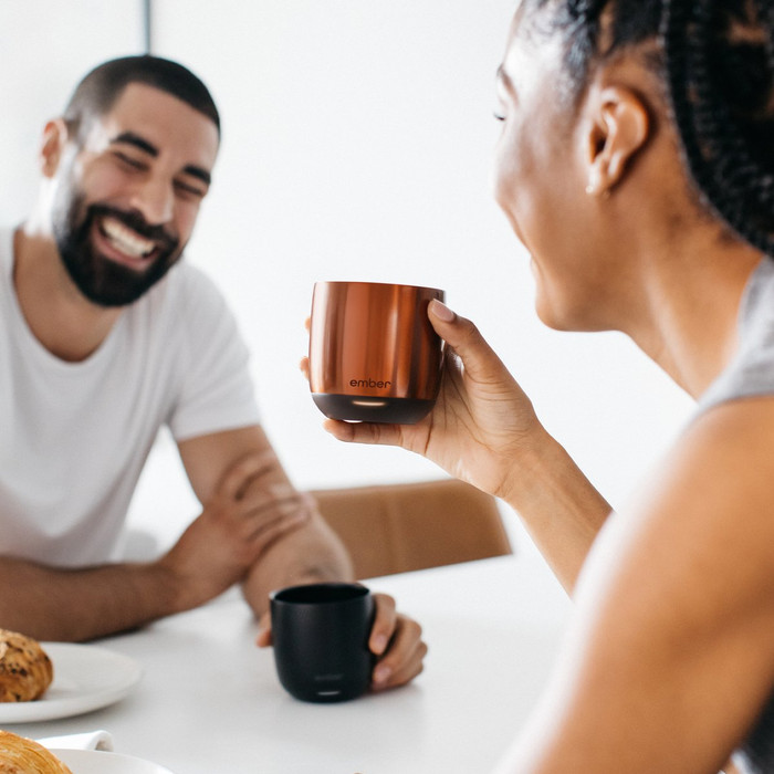 Ember Cup 178 ml schwarz produkt in gebrauch