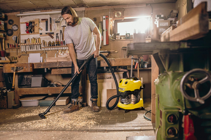 Kärcher WD 4S V-20/5/22 product in use