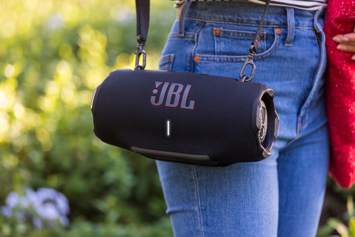 JBL Xtreme 4 Schwarz produkt in gebrauch