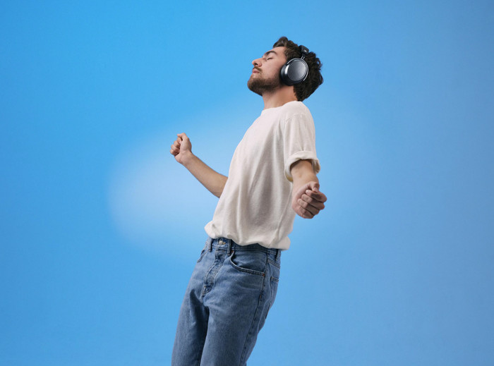 Sennheiser Momentum 4 Wireless Grau produkt in gebrauch