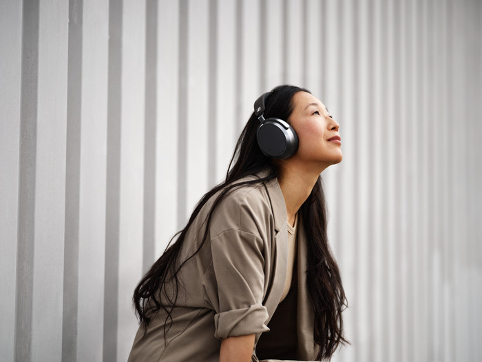 Sennheiser Momentum 4 Wireless Grau produkt in gebrauch