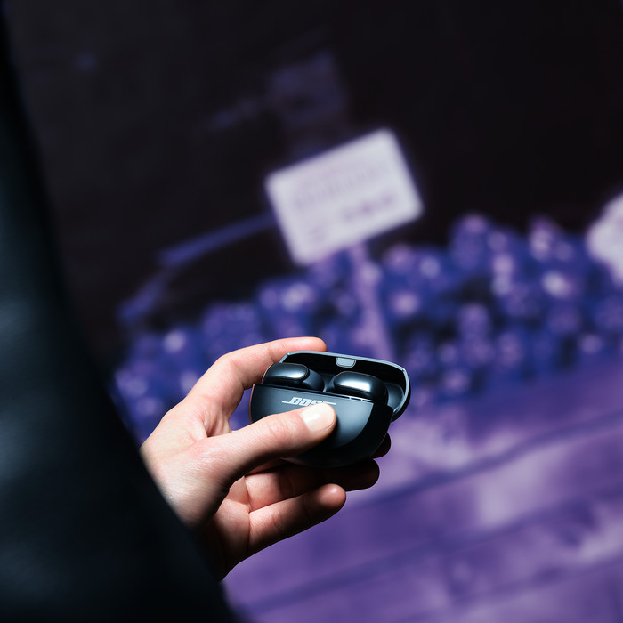 Bose Ultra Open Earbuds Schwarz produkt in gebrauch