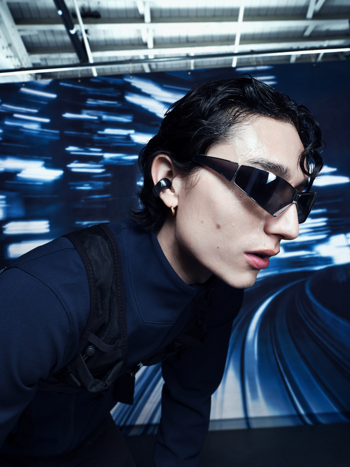 Bose Ultra Open Earbuds Schwarz produkt in gebrauch