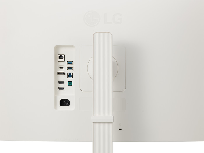 LG UltraWide 38WR85QC-W detail