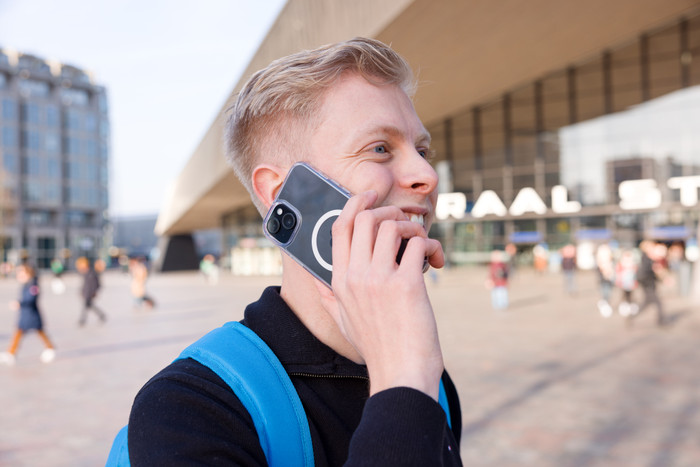 BlueBuilt Protective Backcover mit MagSafe iPhone 15 Plus Transparent visuelles Coolblue 3