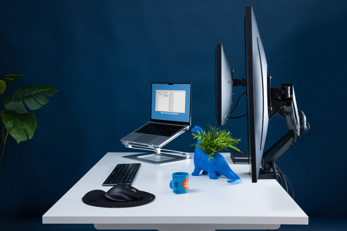 BlueBuilt Monitorhalterung Mechanische Feder für 2 Monitore produkt in gebrauch