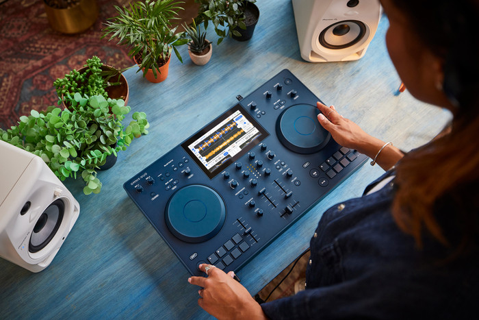 AlphaTheta Omnis-Duo produkt in gebrauch