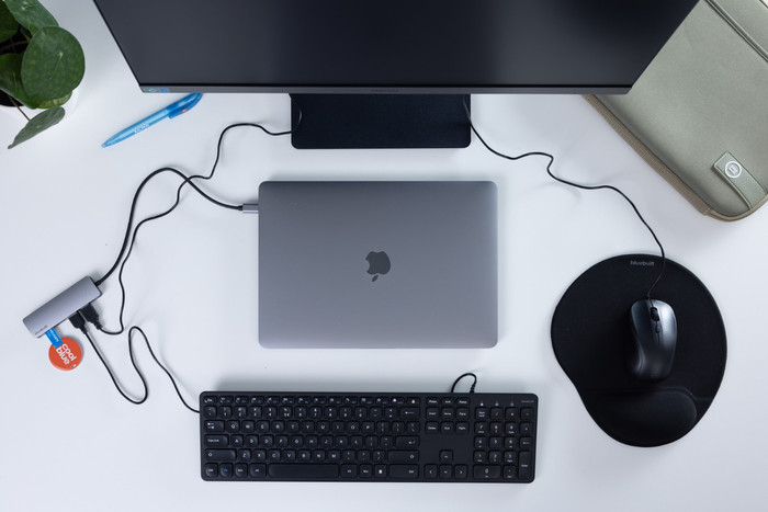 BlueBuilt 4-Port USB-A/C 3.0 Hub product in use