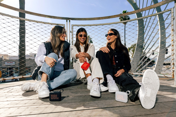 JBL Go 4 Rot Doppelpack produkt in gebrauch