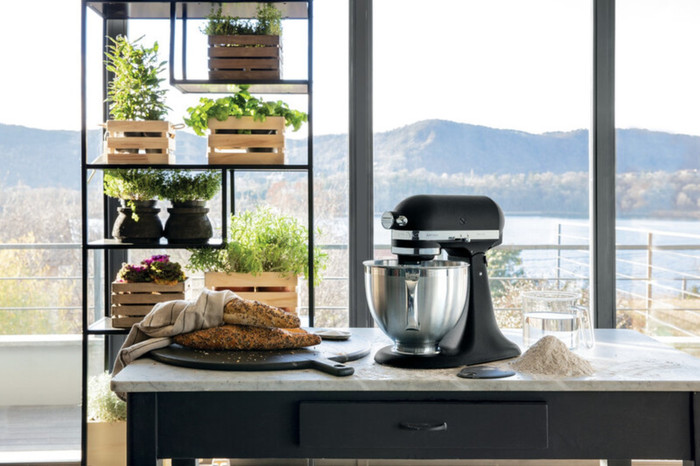 KitchenAid 5KSM185PSEBK Gusseisen Schwarz produkt in gebrauch