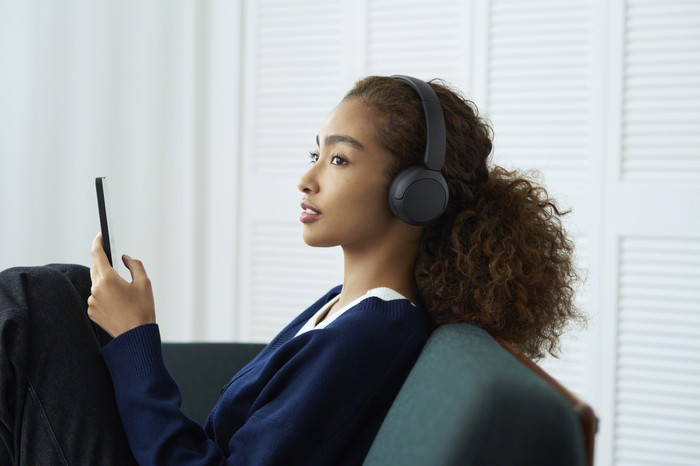Sony WH-CH530 Black product in use