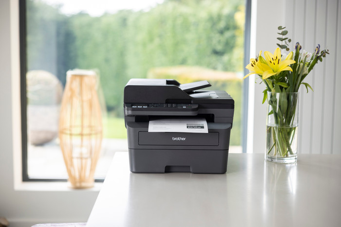 Brother MFC-L2800DW produkt in gebrauch