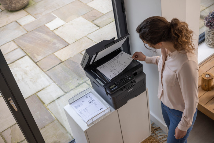 Brother MFC-L2860DWE produkt in gebrauch