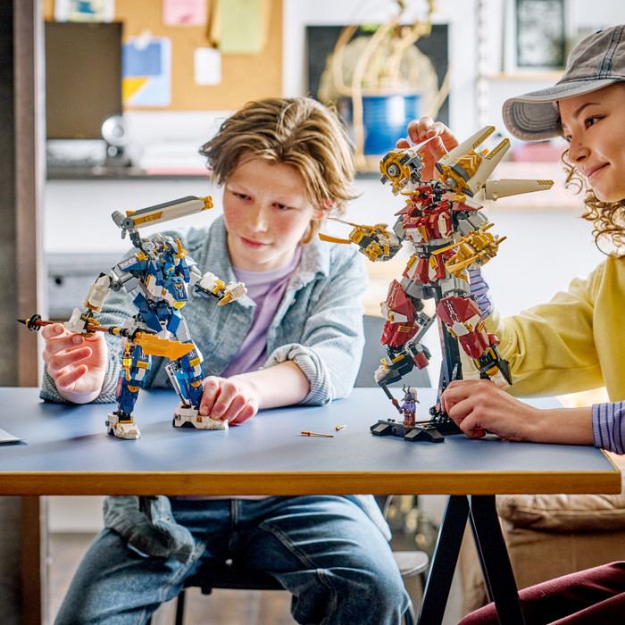 LEGO Ninjago Die Zwillings-Titanmechs 71870 produkt in gebrauch