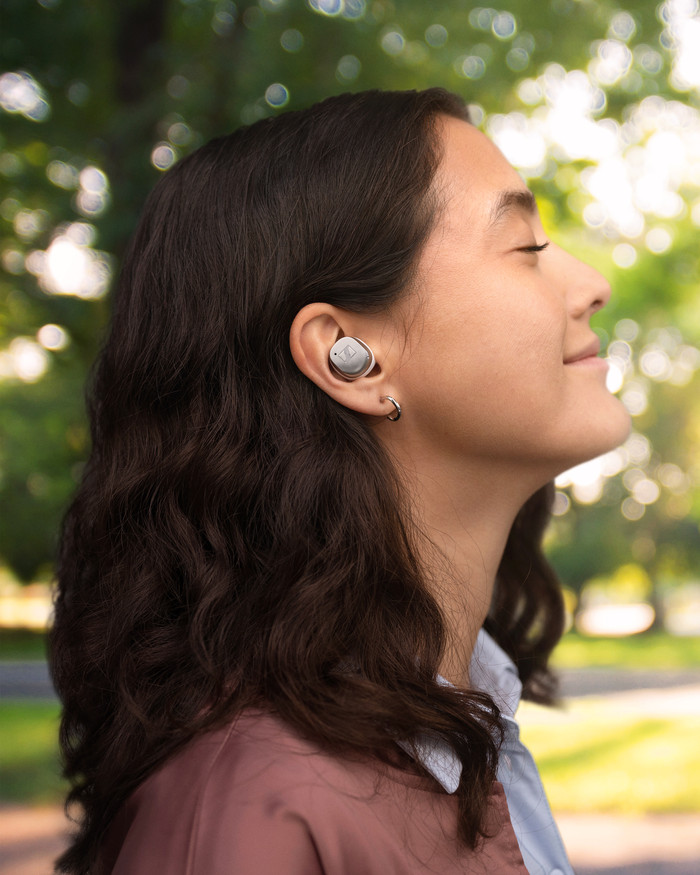 Sennheiser Momentum True Wireless 4 Weiß produkt in gebrauch