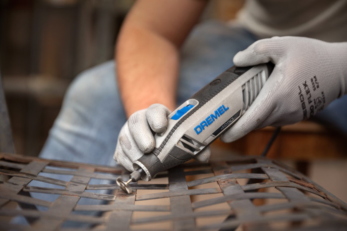 Dremel 4250 JF + 45-teiliges Zubehörset produkt in gebrauch