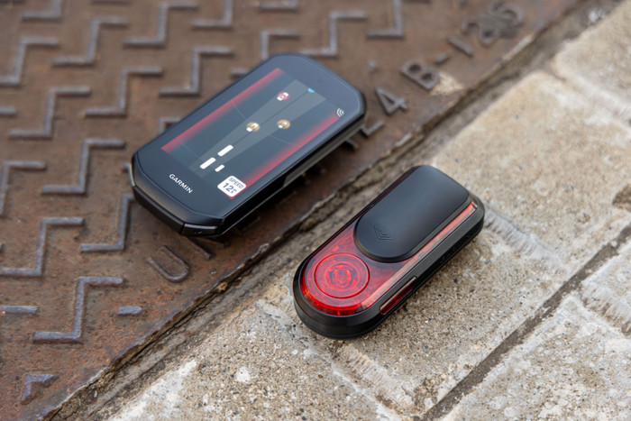 Garmin Varia RearVue 820 Radar mit Rücklicht produkt in gebrauch