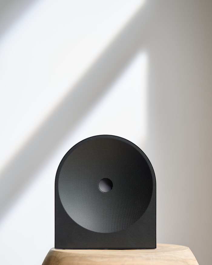 Samsung Music Studio 5 Black product in use
