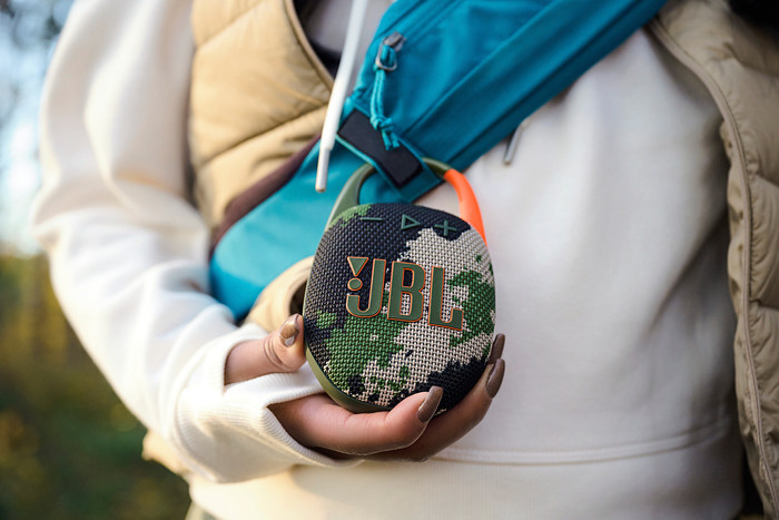 JBL Clip 5 Squad 3er-Pack produkt in gebrauch