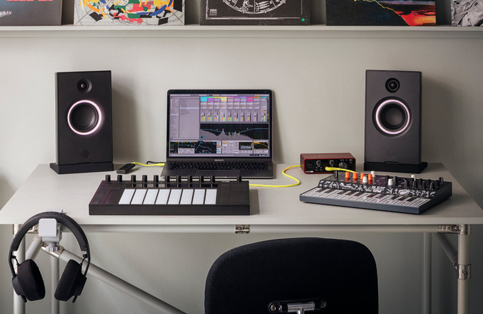 AIAIAI UNIT-4 Wireless+ (pair) product in use