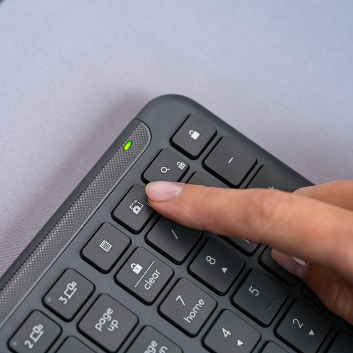 Logitech Signature Slim K950 Wireless Keyboard QWERTZ Black product in use