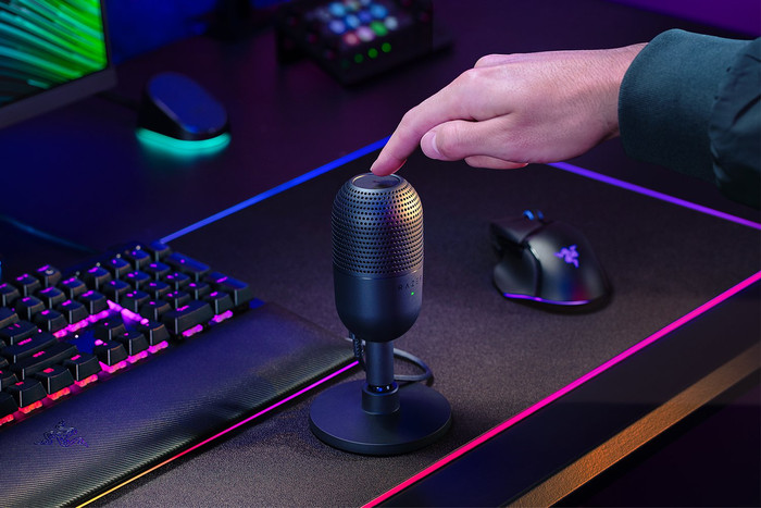 Razer Seiren V3 Mini Microphone Black product in use