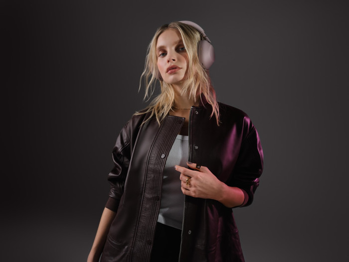 Sony WH-1000XM6 Rosa produkt in gebrauch