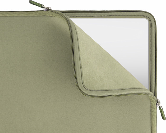 BlueBuilt Laptop Sleeve for Apple MacBook Air 13 inches Green inside