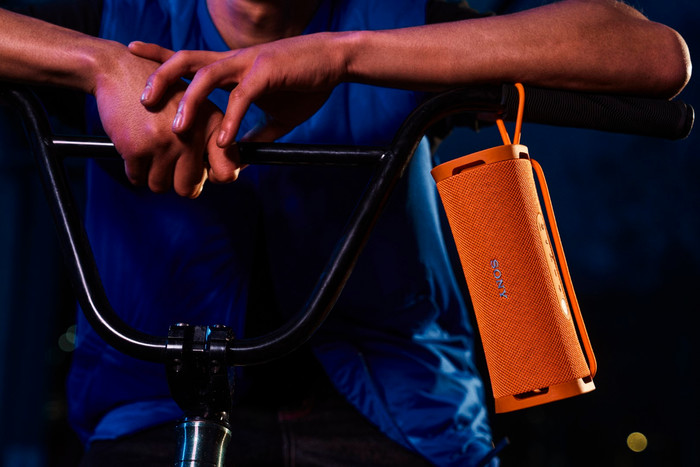 Sony ULT Field 1 Orange produkt in gebrauch