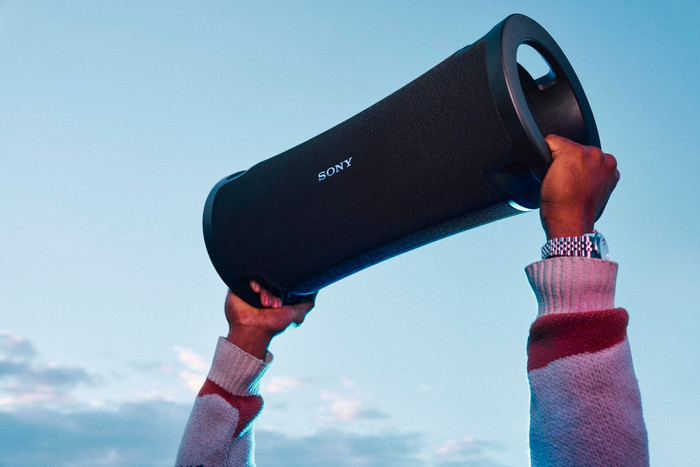 Sony ULT Field 7 Black product in use