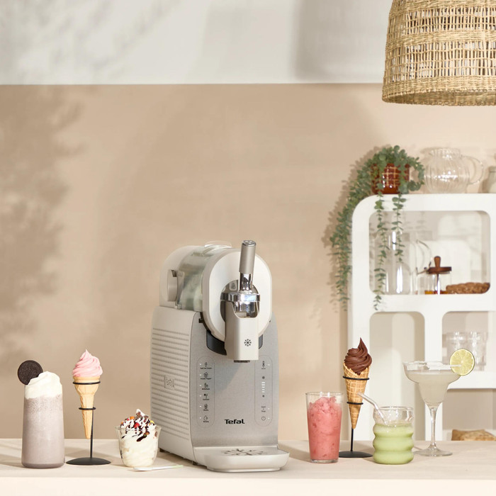 Tefal Freezi 16-in-1 Ice Cream & Frozen Drink Maker IG801A produkt in gebrauch