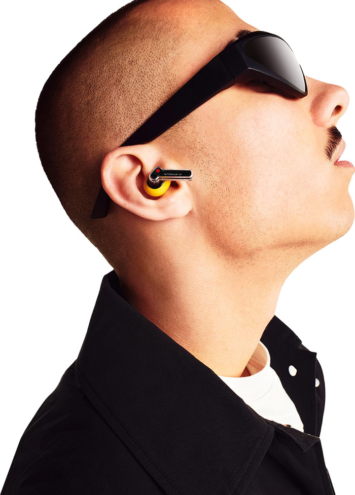 Nothing Ear (a) Gelb produkt in gebrauch