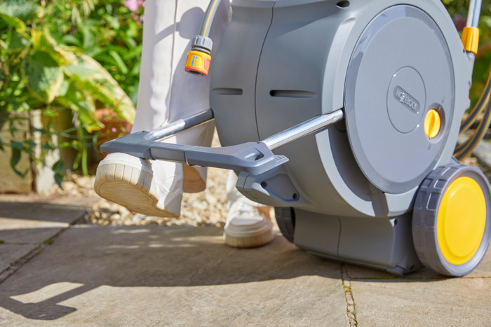 Hozelock Auto Reel Mobile 35m product in use