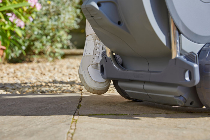 Hozelock Auto Reel Mobile 35m product in use