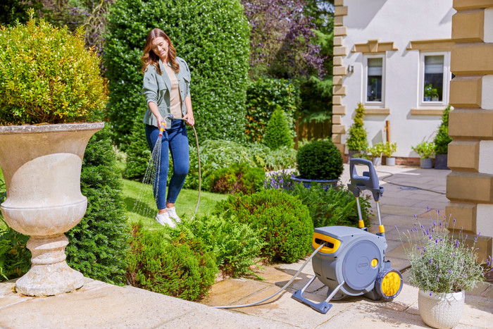 Hozelock Auto Reel Mobile 35m product in use