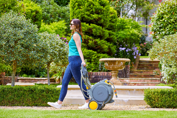 Hozelock Auto Reel Mobile 35m product in use