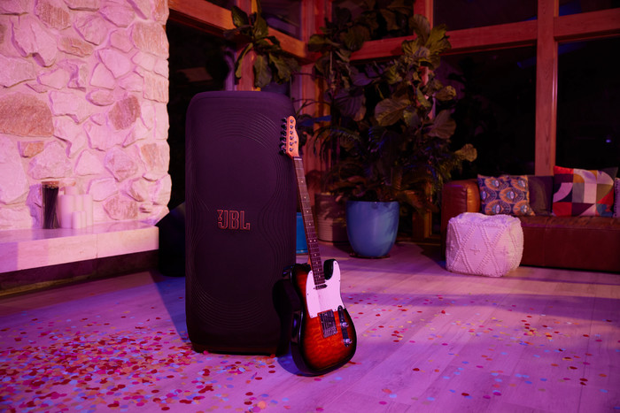 JBL PartyBox Ultimate Cover product in use