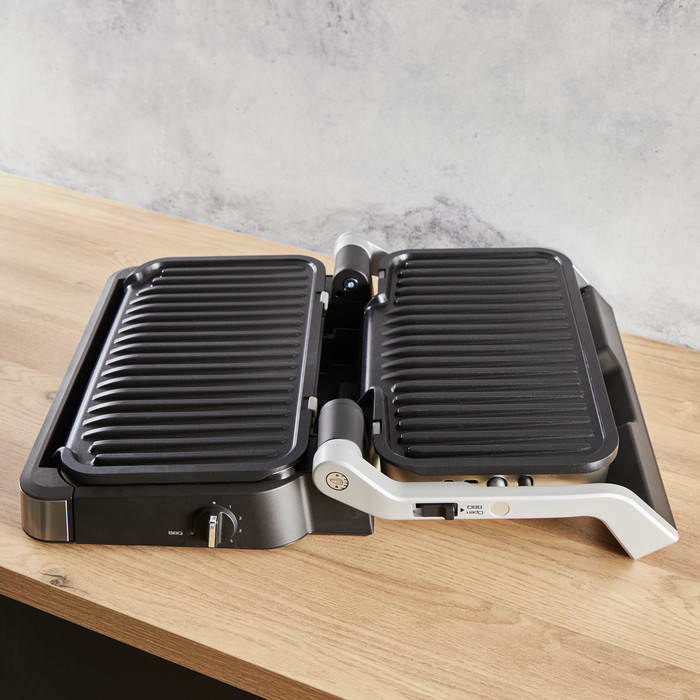 Tefal OptiGrill GC784D XL product in use
