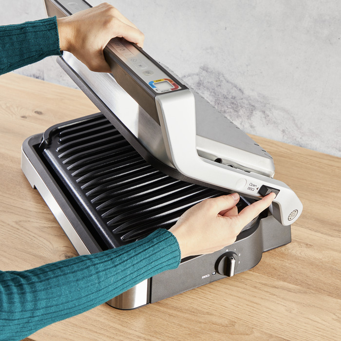 Tefal OptiGrill GC784D XL product in use