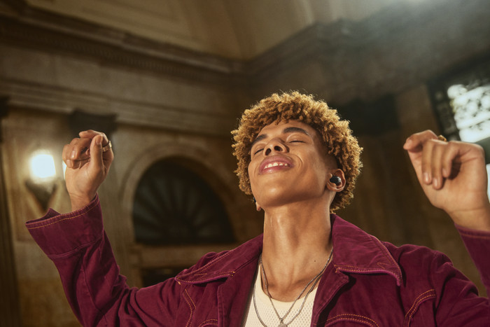 Sennheiser Accentum True Wireless Schwarz produkt in gebrauch