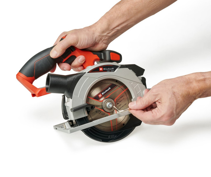 Einhell TE-CS 18/150 Li Solo 4.0Ah Battery E-Case S-F Starter Kit product in use