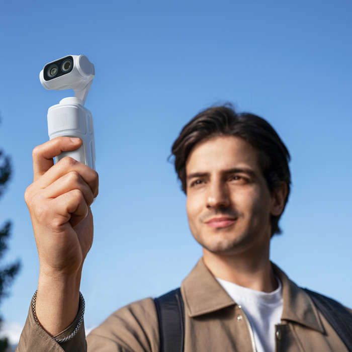 Insta360 Luna Ultra Sliding Protective Case Weiß produkt in gebrauch