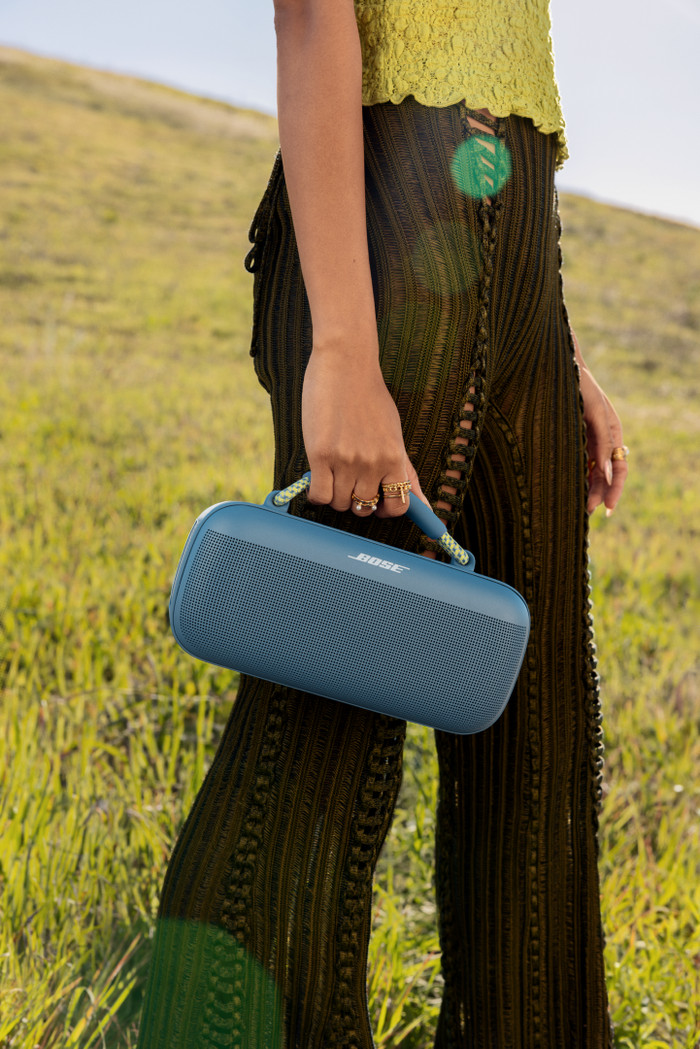 Bose SoundLink Max Blau produkt in gebrauch