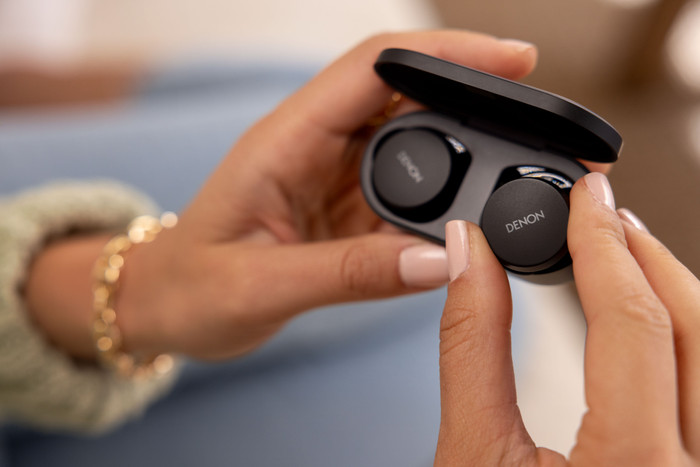 Denon PerL Black visual supplier