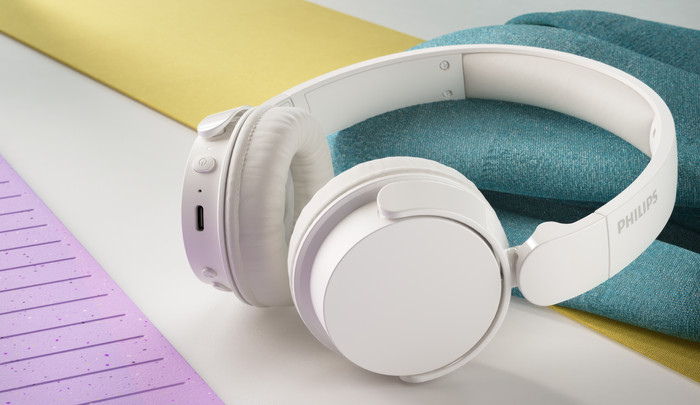 Philips TAH4209 White product in use